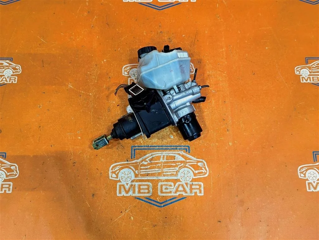 Главный тормозной цилиндр Mercedes-Benz