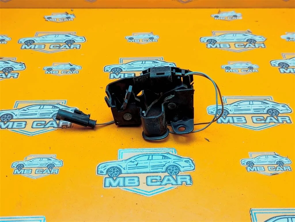 Замок капота Mercedes-Benz