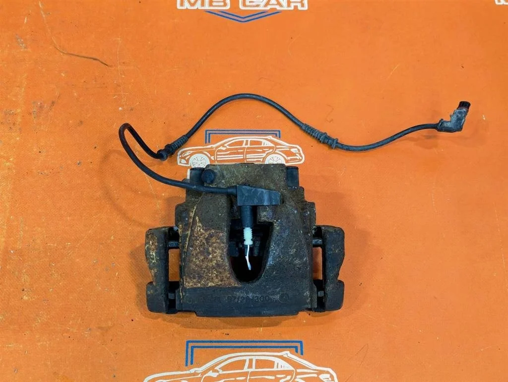 Суппорт передний правый Mercedes-Benz