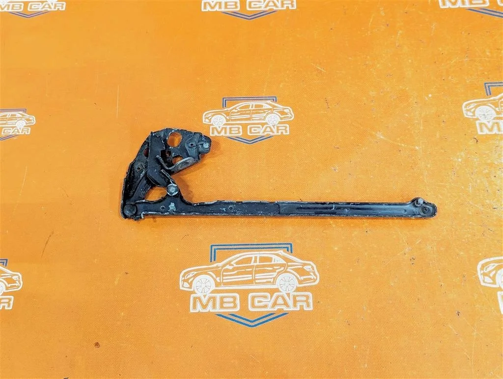 Петля капота Mercedes-Benz