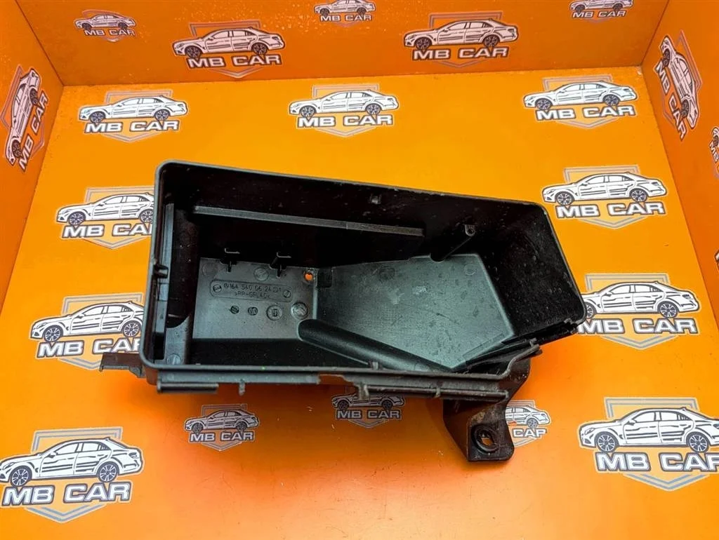 Корпус блока предохранителей Mercedes-Benz