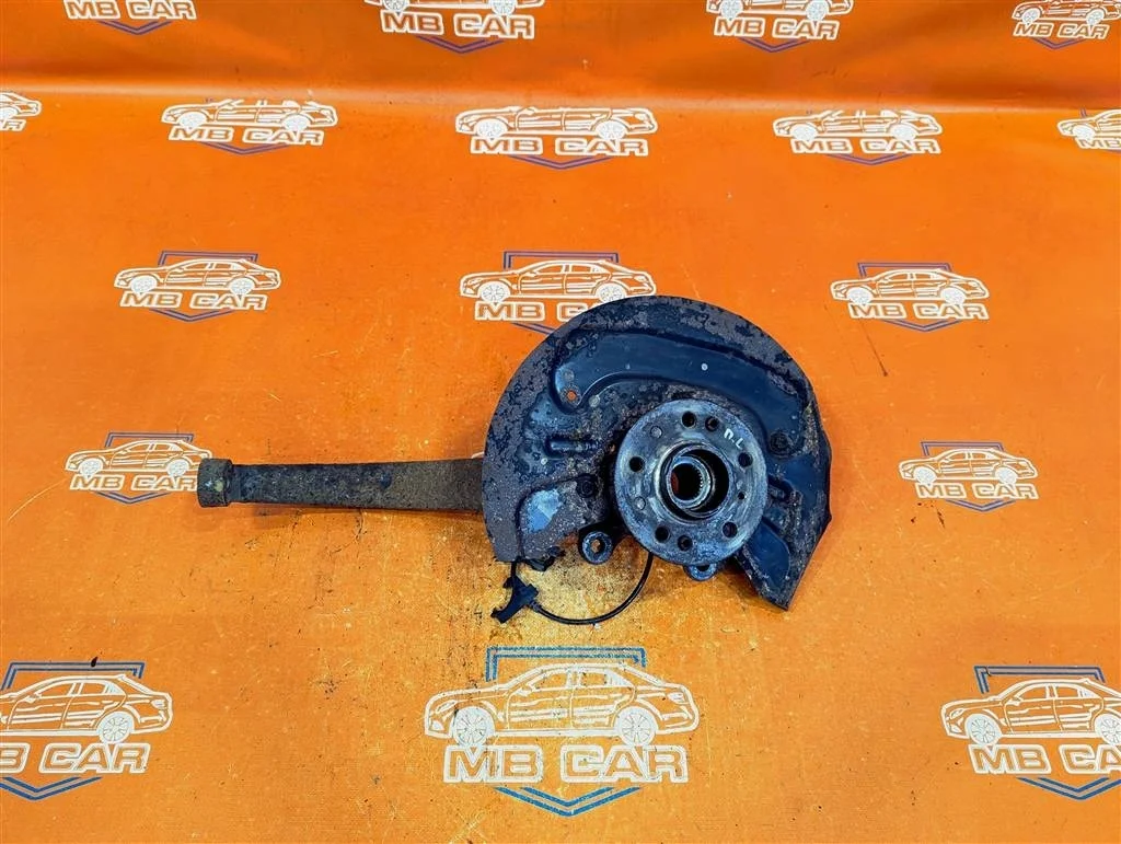 Кулак поворотный передний правый Mercedes-Benz