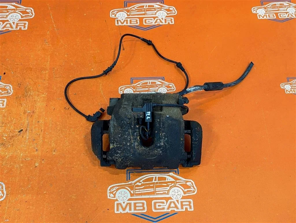 Суппорт передний правый Mercedes-Benz