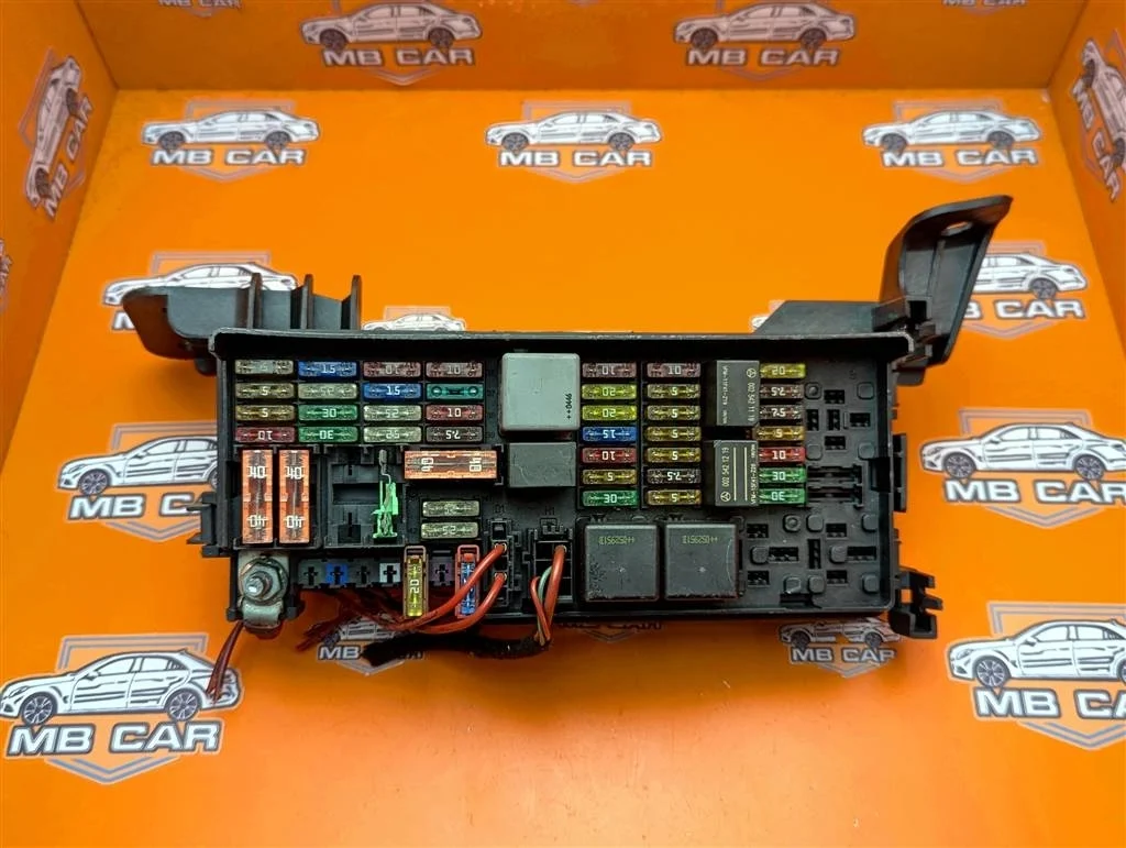 Блок предохранителей Mercedes-Benz