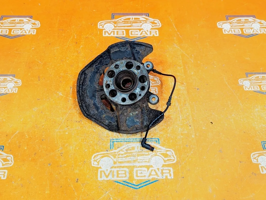 Кулак поворотный передний левый Mercedes-Benz