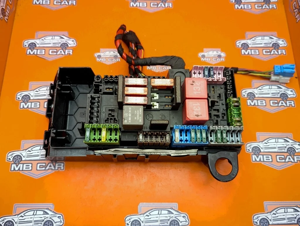 Блок предохранителей Mercedes-Benz