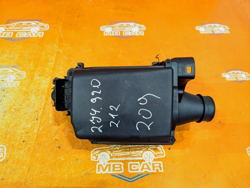 Корпус воздушного фильтра Mercedes-Benz