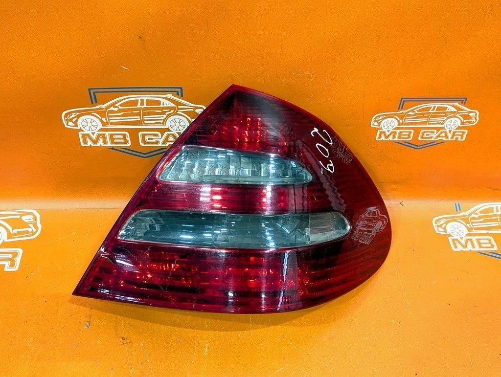 Фонарь задний правый Mercedes-Benz