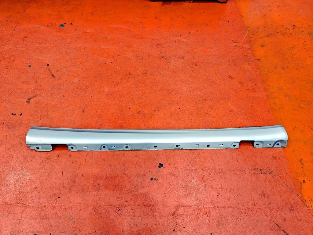 Порог пластиковый правый Mercedes-Benz