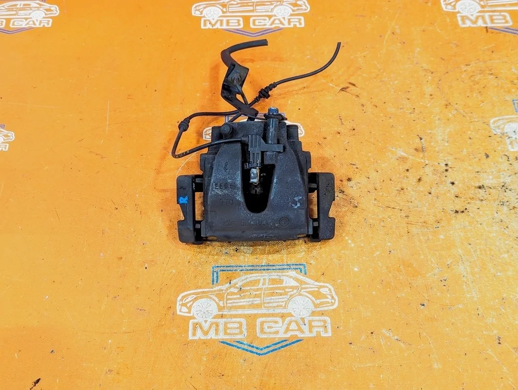 Суппорт передний правый Mercedes-Benz