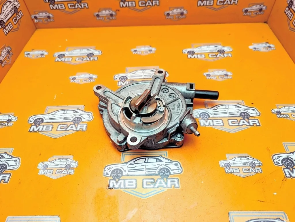 Насос вакуумный Mercedes-Benz