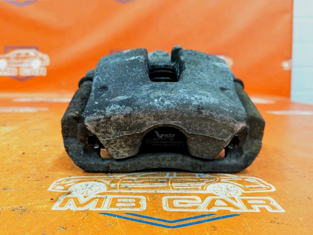 Суппорт передний левый Mercedes-Benz