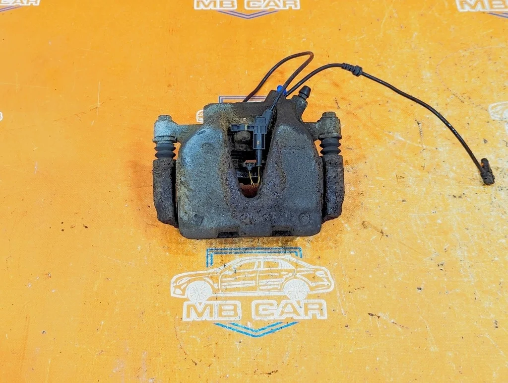 Суппорт передний правый Mercedes-Benz