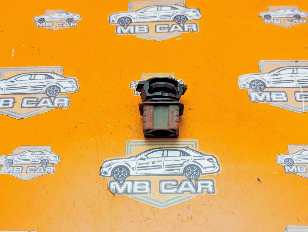 Опора радиатора Mercedes-Benz