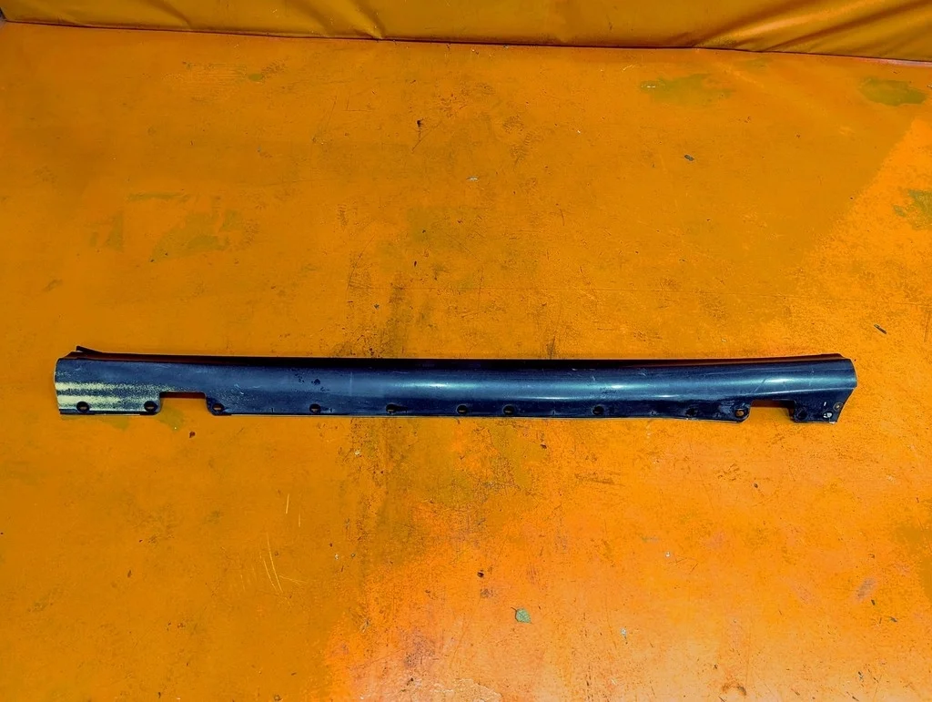 Порог пластиковый левый Mercedes-Benz