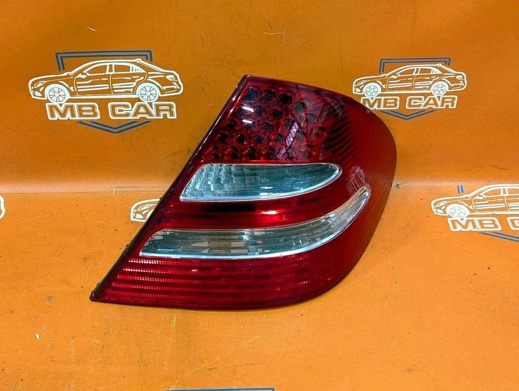 Фонарь задний правый Mercedes-Benz