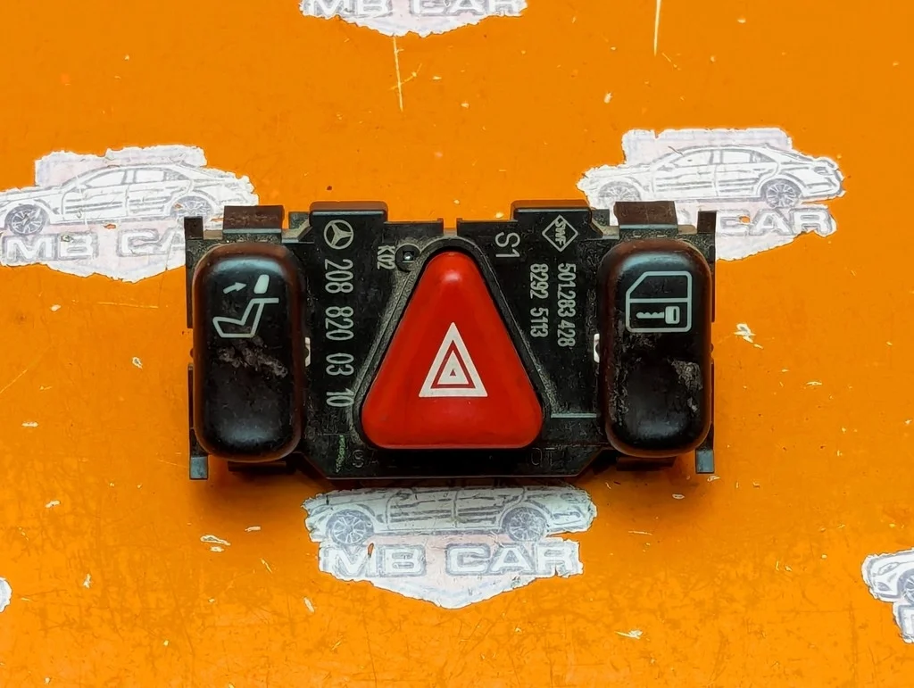 Кнопка аварийной сигнализации Mercedes-Benz