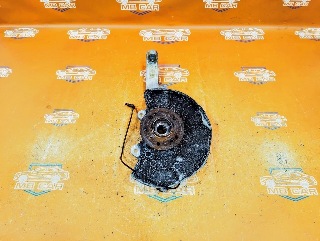 Кулак поворотный передний правый Mercedes-Benz