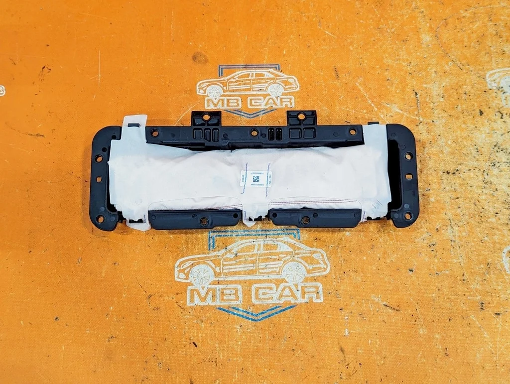 Подушка безопасности коленная Mercedes-Benz