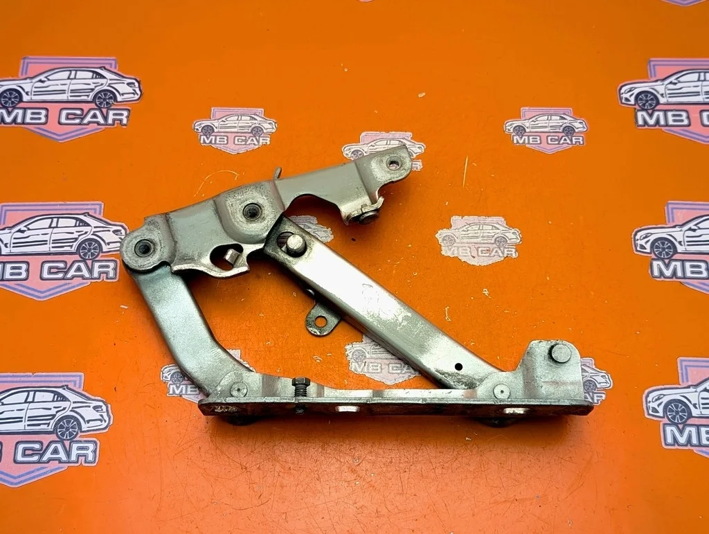 Петля капота Mercedes-Benz