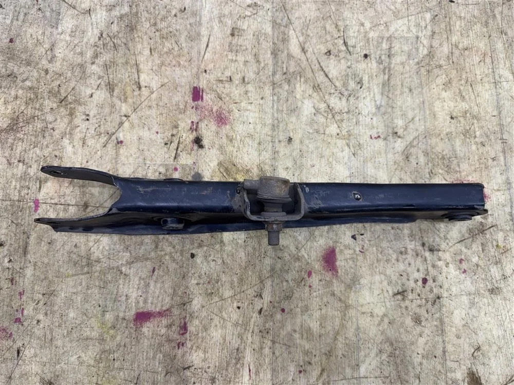 Рычаг поперечный RR УЦЕНКА требуется замена сайлентов