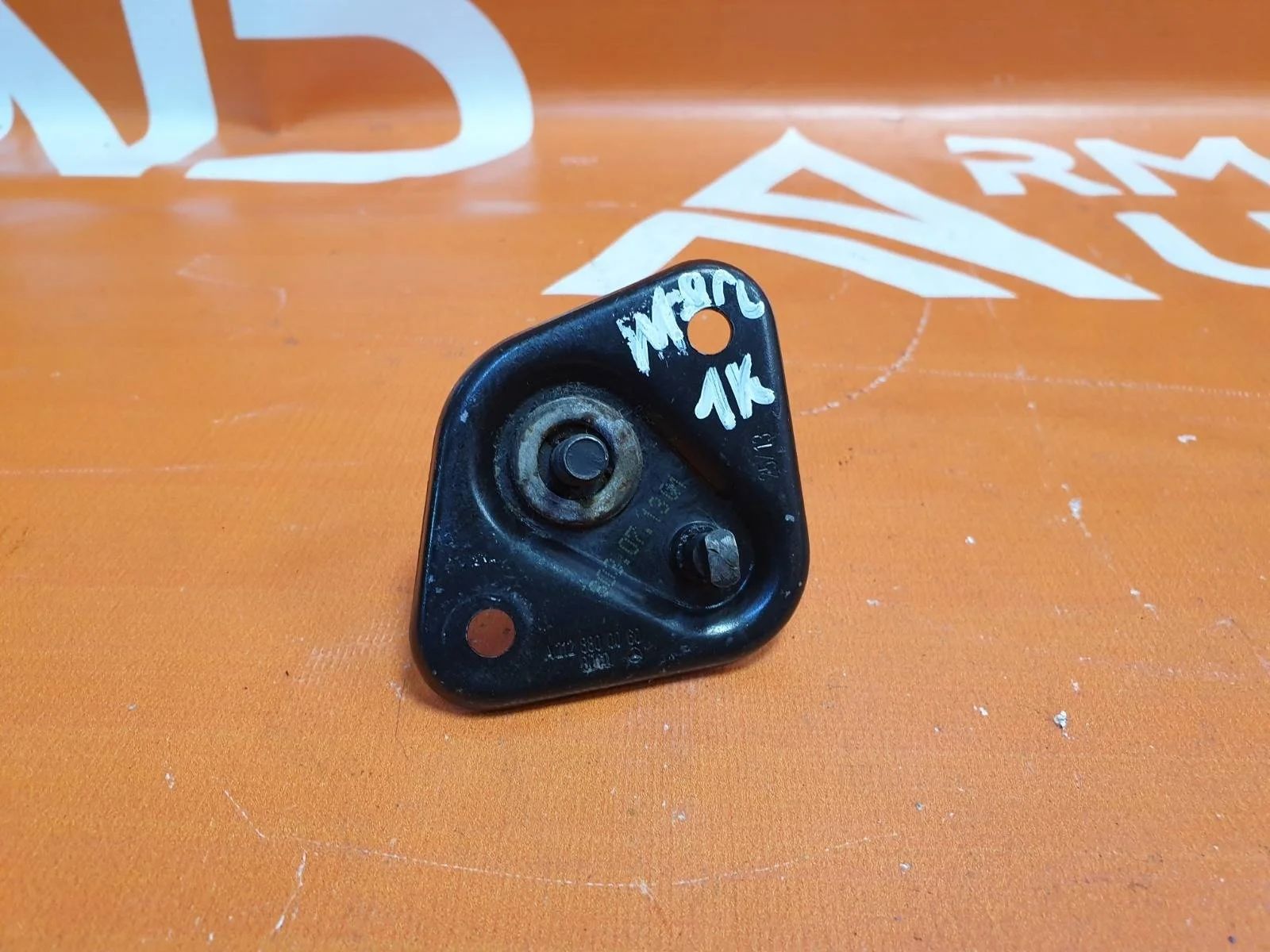 Петля замка капота Mercedes -Class 2009-2016 W212, S212, C207