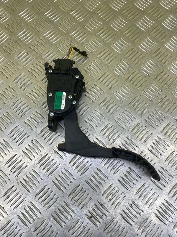 Педаль газа Volkswagen Amarok (2010-Н.в.) 2011 6Q1721503M ПИКАП 2.0 D CDCA