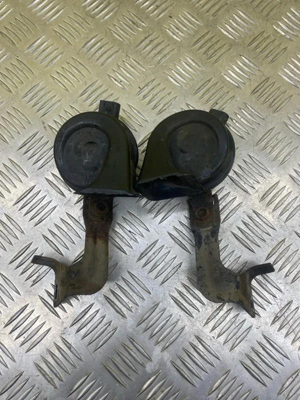 Сигнал звуковой Volkswagen Amarok (2010-Н.в.) 2011 6R0951221B ПИКАП 2.0 D CDCA