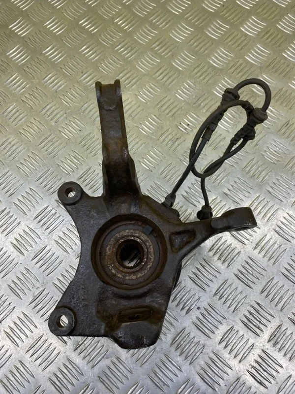 Кулак поворотный правый Dacia Duster 2010-2017 2016 8200881916 1.6 I