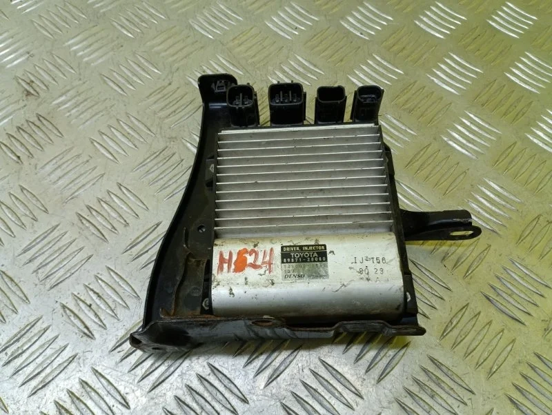 Блок управления форсунками Toyota Hilux (2005-2015) 2014 8987120080 ПИКАП 2.5 D 2KDFTV