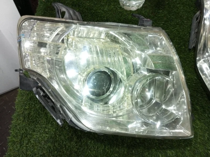 Фара ксеноновая Mitsubishi Pajero 2006-2018 8301C158 V9#W, передняя правая