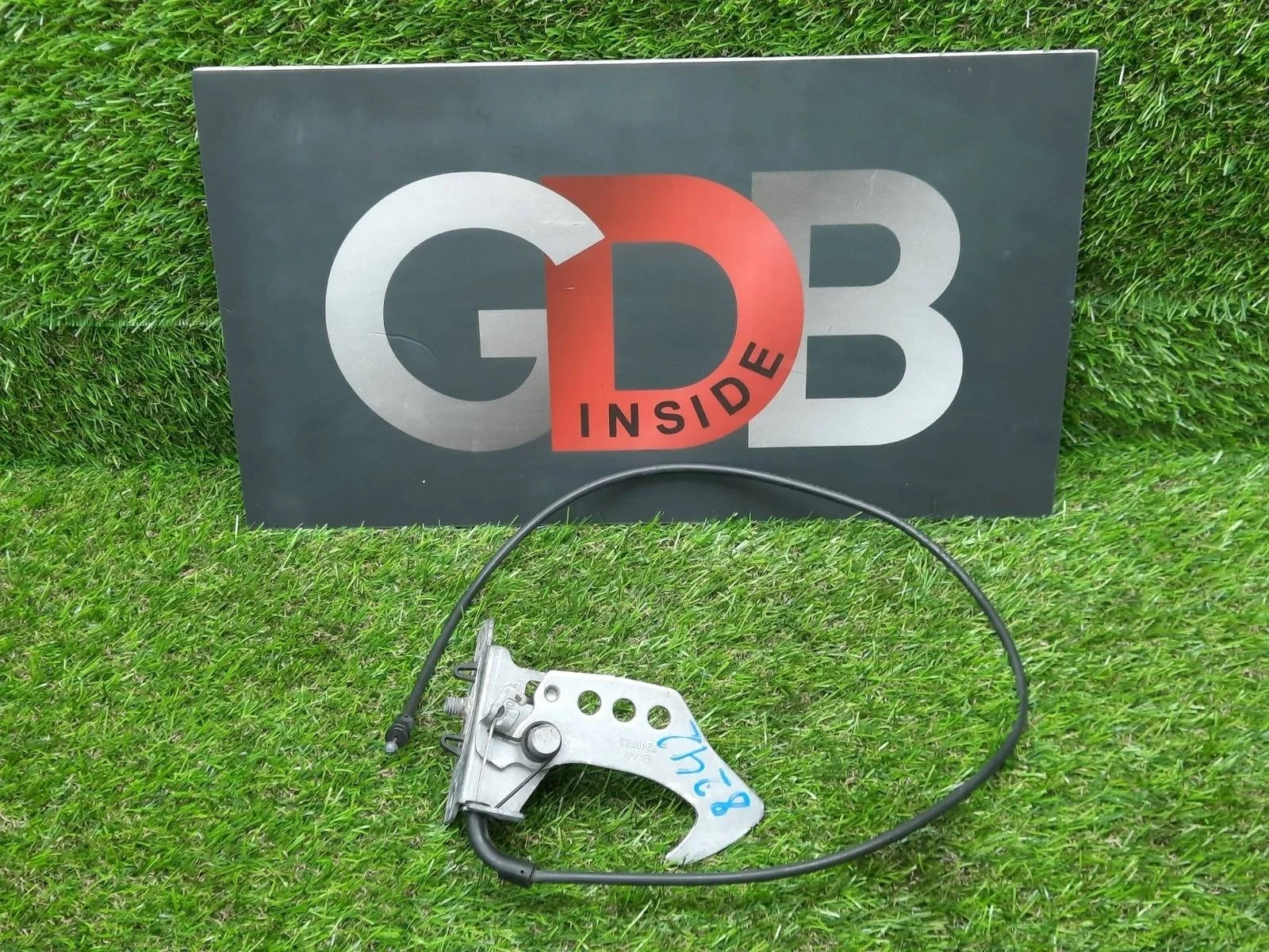 Крючок капота BMW X3 2012 51237210733 F25 N55B30A, левый