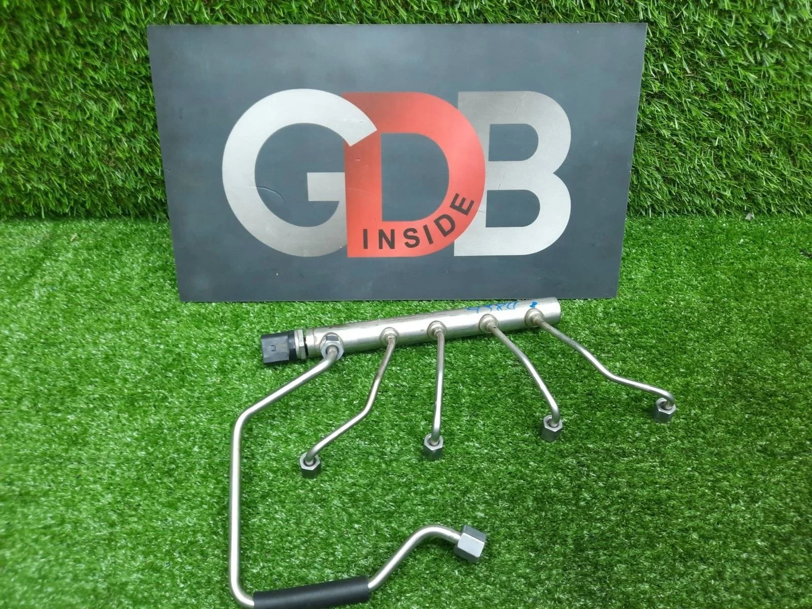 Топливная рампа Bmw 5 Series 2011 13537585411 F10 N20B20B