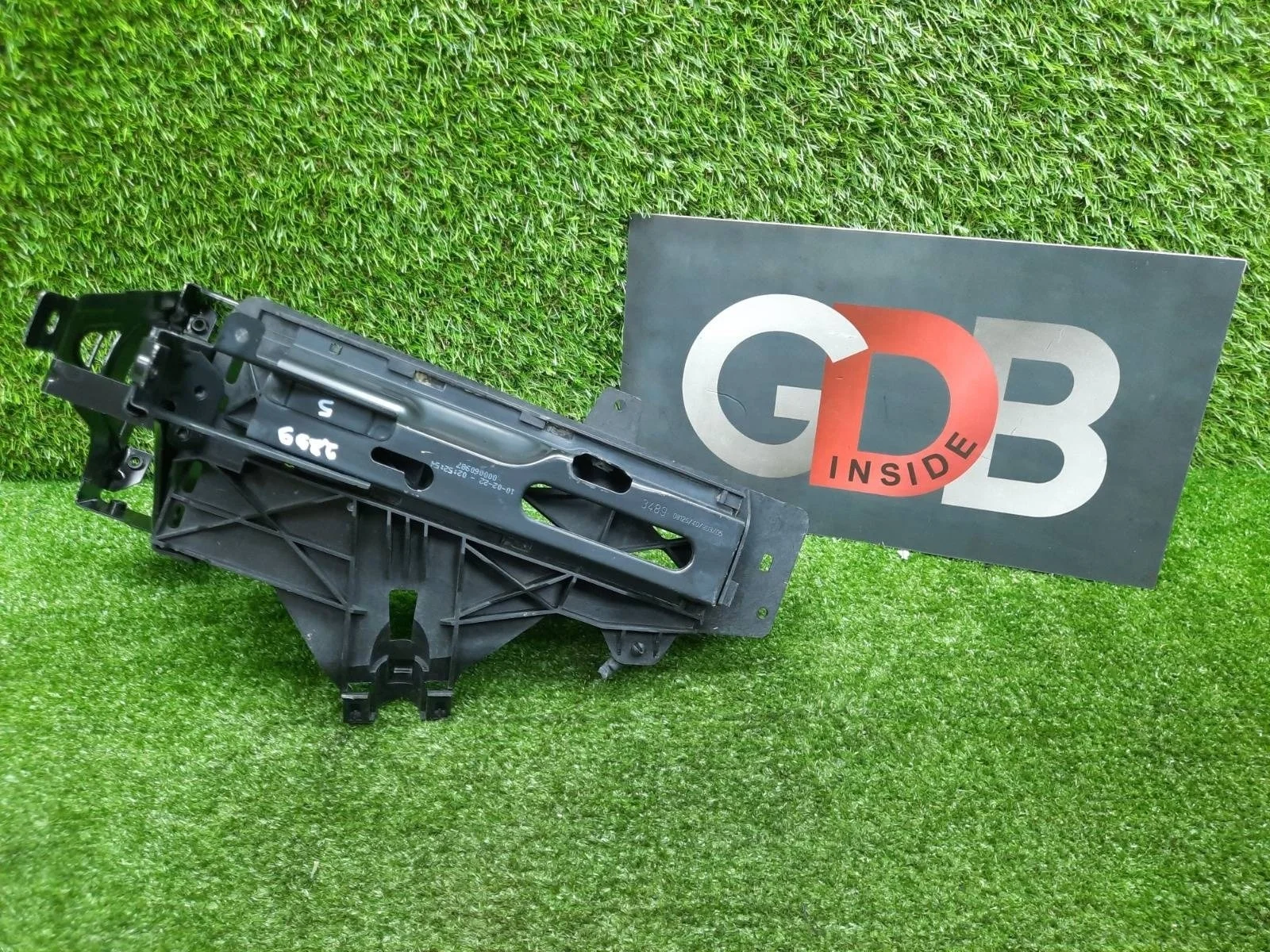 Кронштейн фары BMW 5 series 09.03.2010 51647200794 F10 N52B30A, передний правый