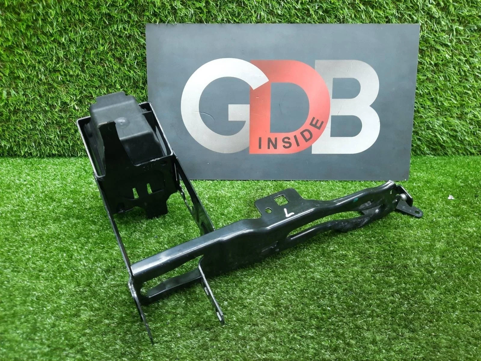 Кронштейн фары BMW 3 series 15.10.2012 51647245791 F30 N55B30A, передний левый