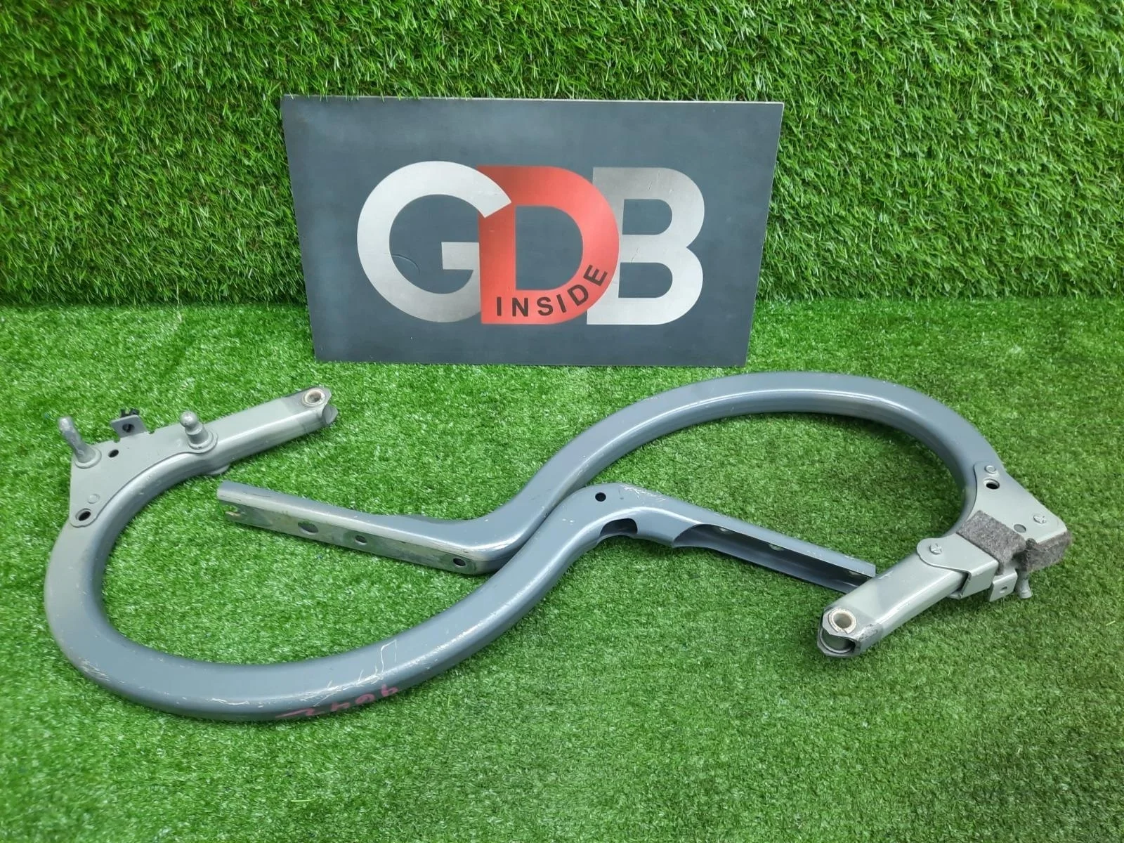 Петли багажной двери BMW 5 series 20.05.2010 41627204237 F10 N52B30AF