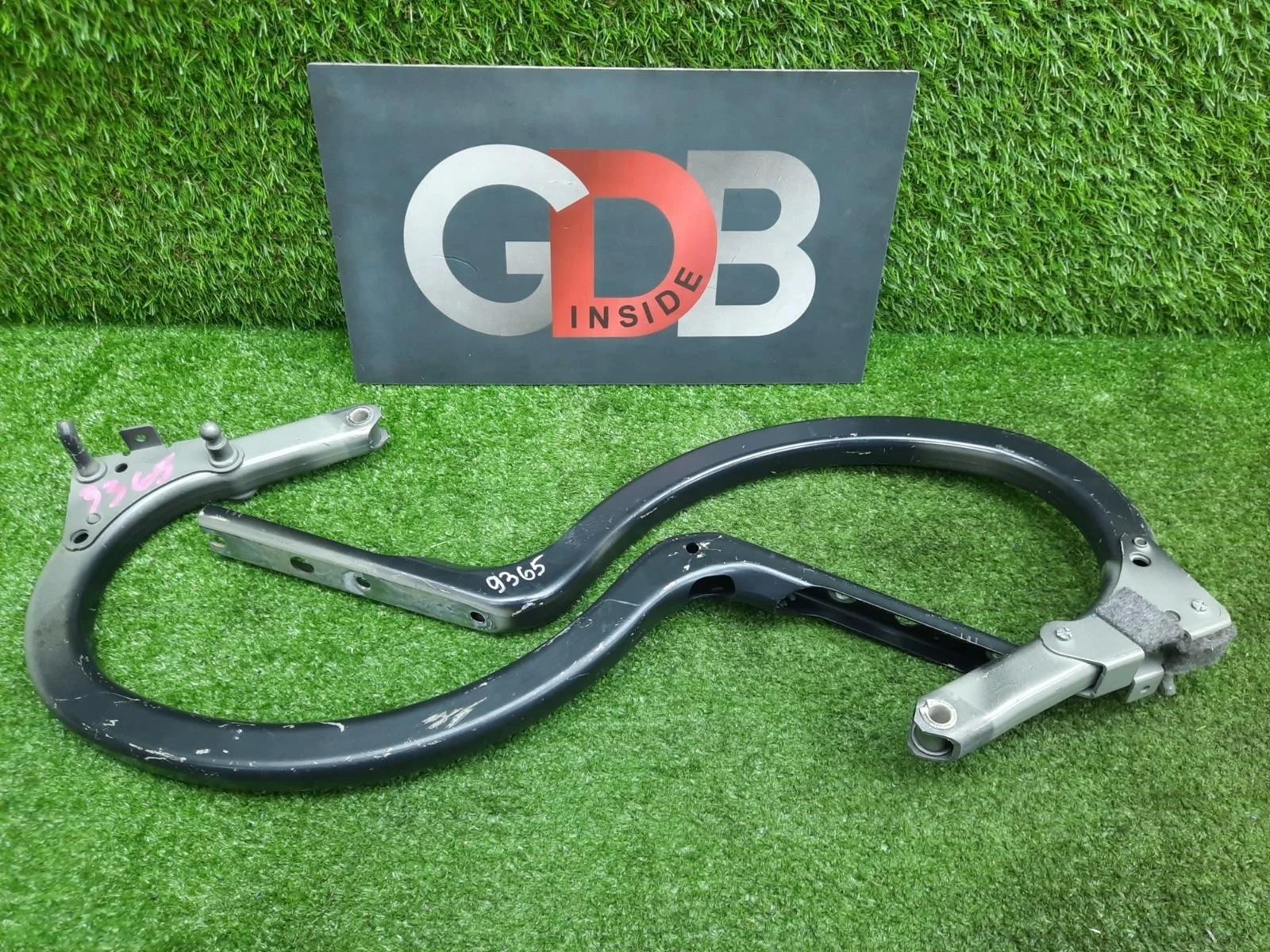 Петли багажной двери BMW 5 series 10.05.2010 41627204237 F10 N52B30A