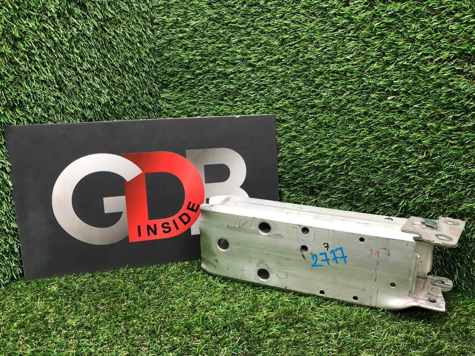 Крепление усилителя бампера BMW 3 series 18.01.2013 51117266192 F31 N20B20B, переднее правое