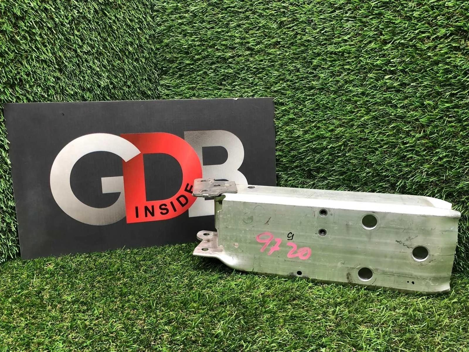 Крепление усилителя бампера BMW 3 series 15.10.2012 51117266191 F30 N55B30A, переднее левое