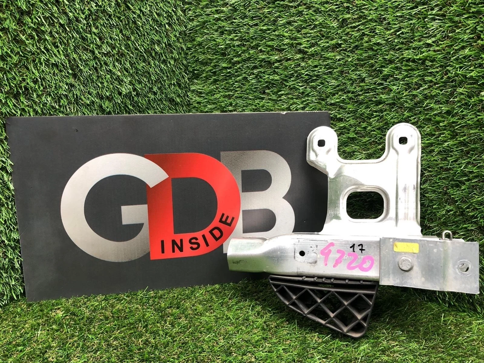 Крепление усилителя бампера Bmw 3 Series 15.10.2012 51117266193 F30 N55B30A, переднее левое