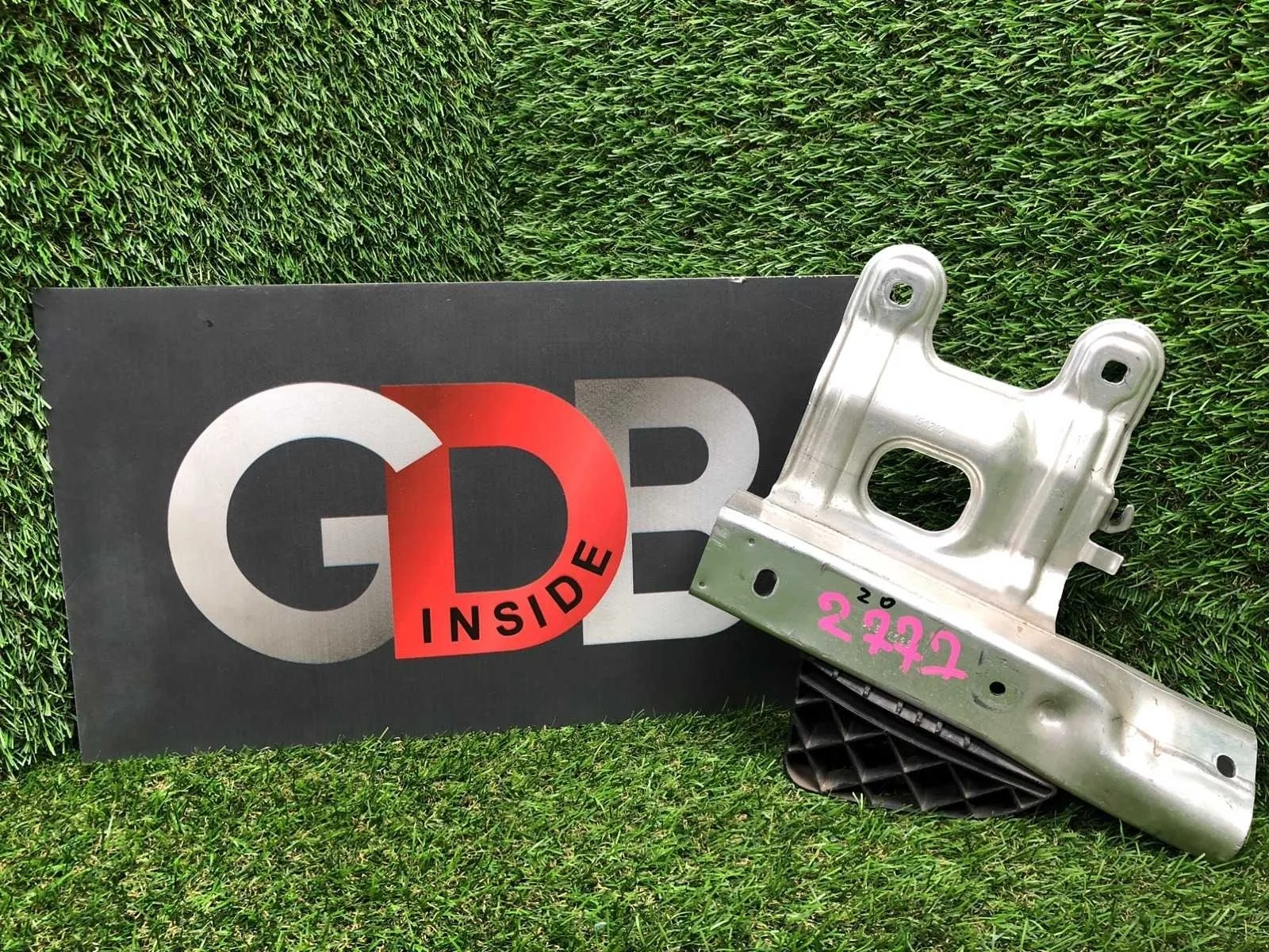 Крепление усилителя бампера Bmw 3 Series 18.01.2013 51117266194 F31 N20B20B, переднее правое