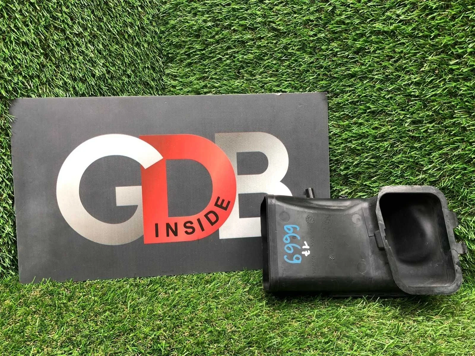 Воздухозаборник BMW 5 series 2010 13717577471 F10 N52B25AF