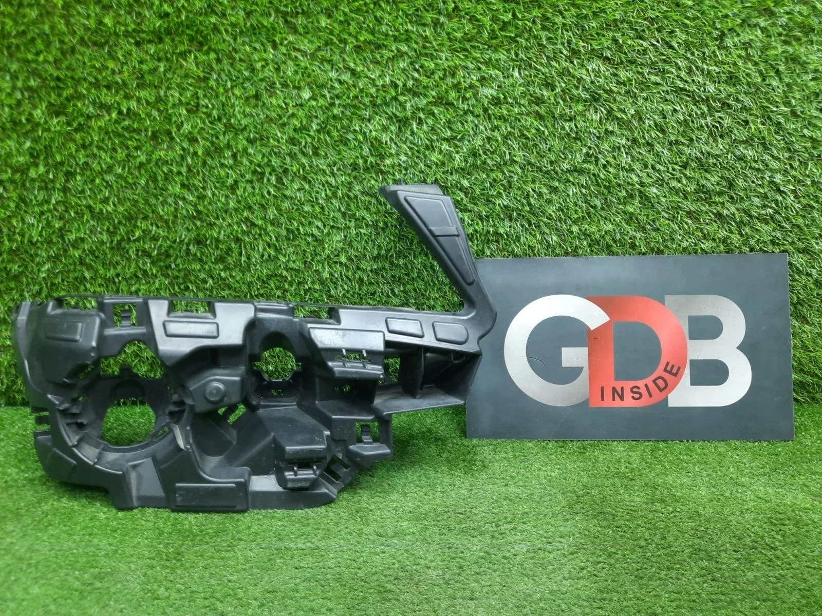 Крепление бампера BMW X3 2011 51118048114 F25 N55B30A, переднее правое