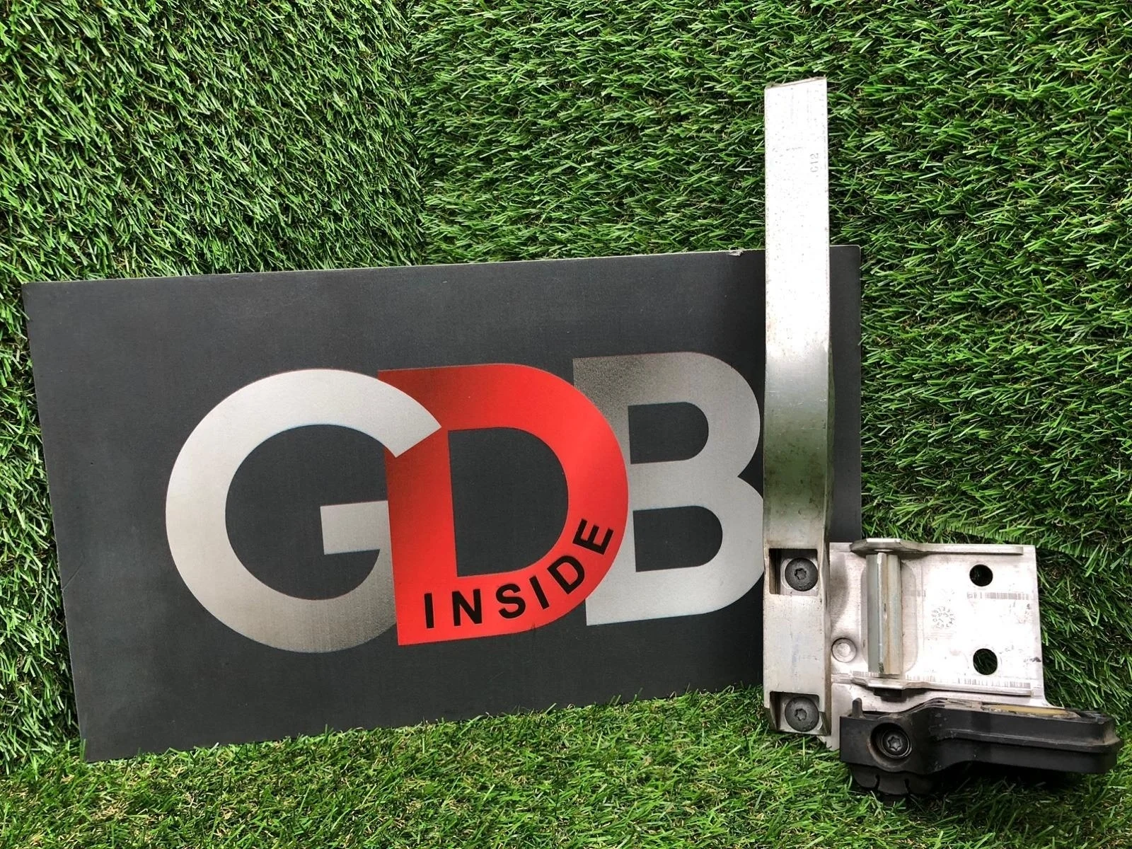 Кронштейн радиатора Bmw 5 Series 2013 51117186514 F10 N55B30A, правый