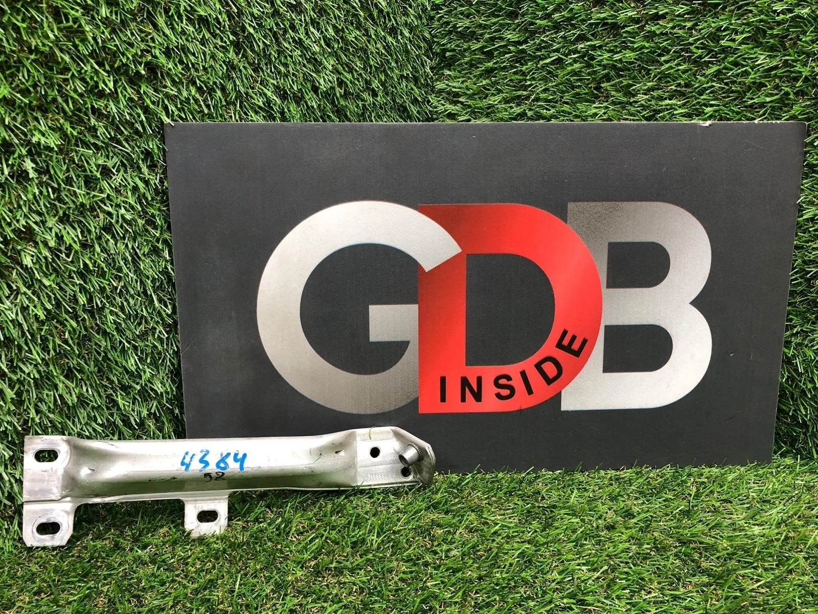 Крепление усилителя бампера Bmw 5 Series 2011 51117158894 F10 N20B20B, правое