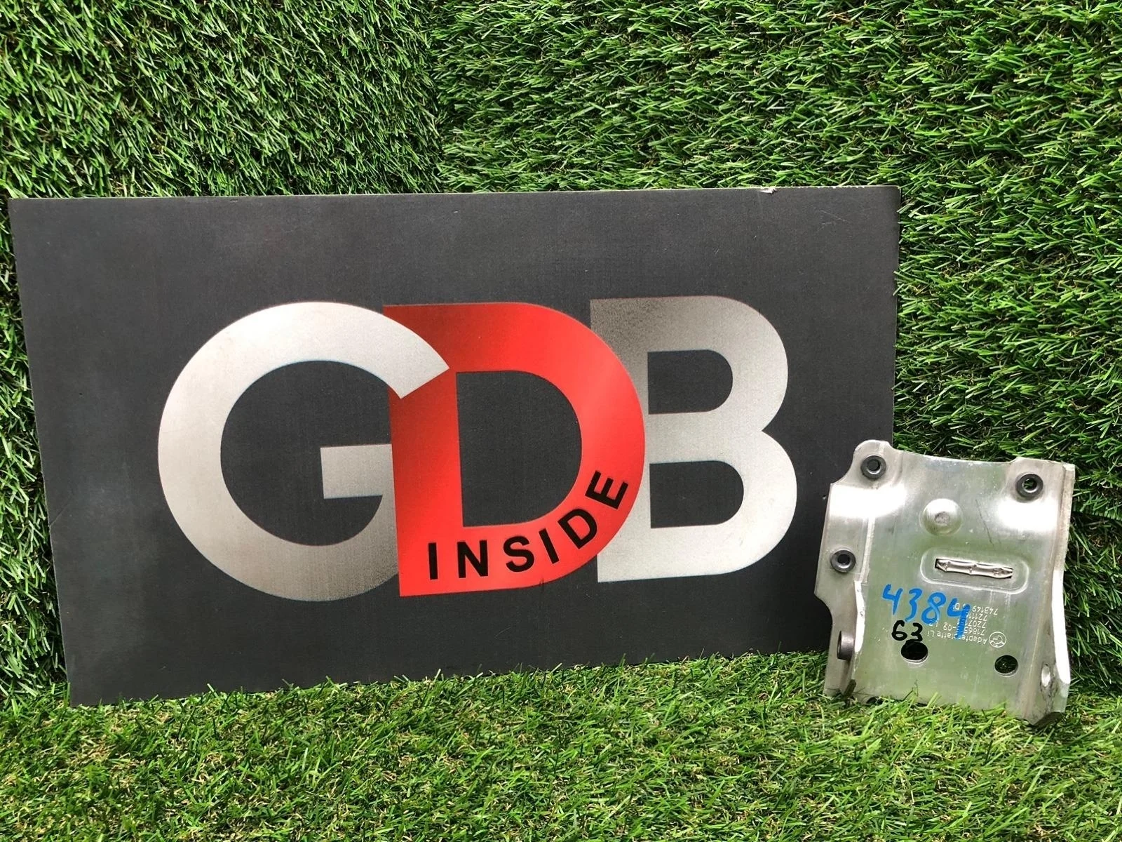 Кронштейн радиатора BMW 5 series 2011 51117186513 F10 N20B20B, передний левый