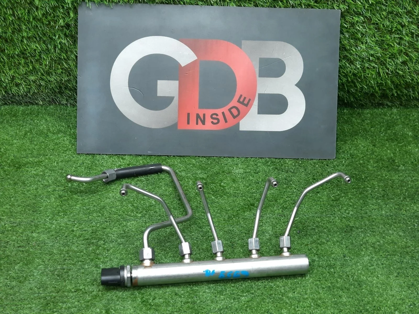 Топливная рампа Bmw X1 25.10.2011 13537585411 E84 N20B20A