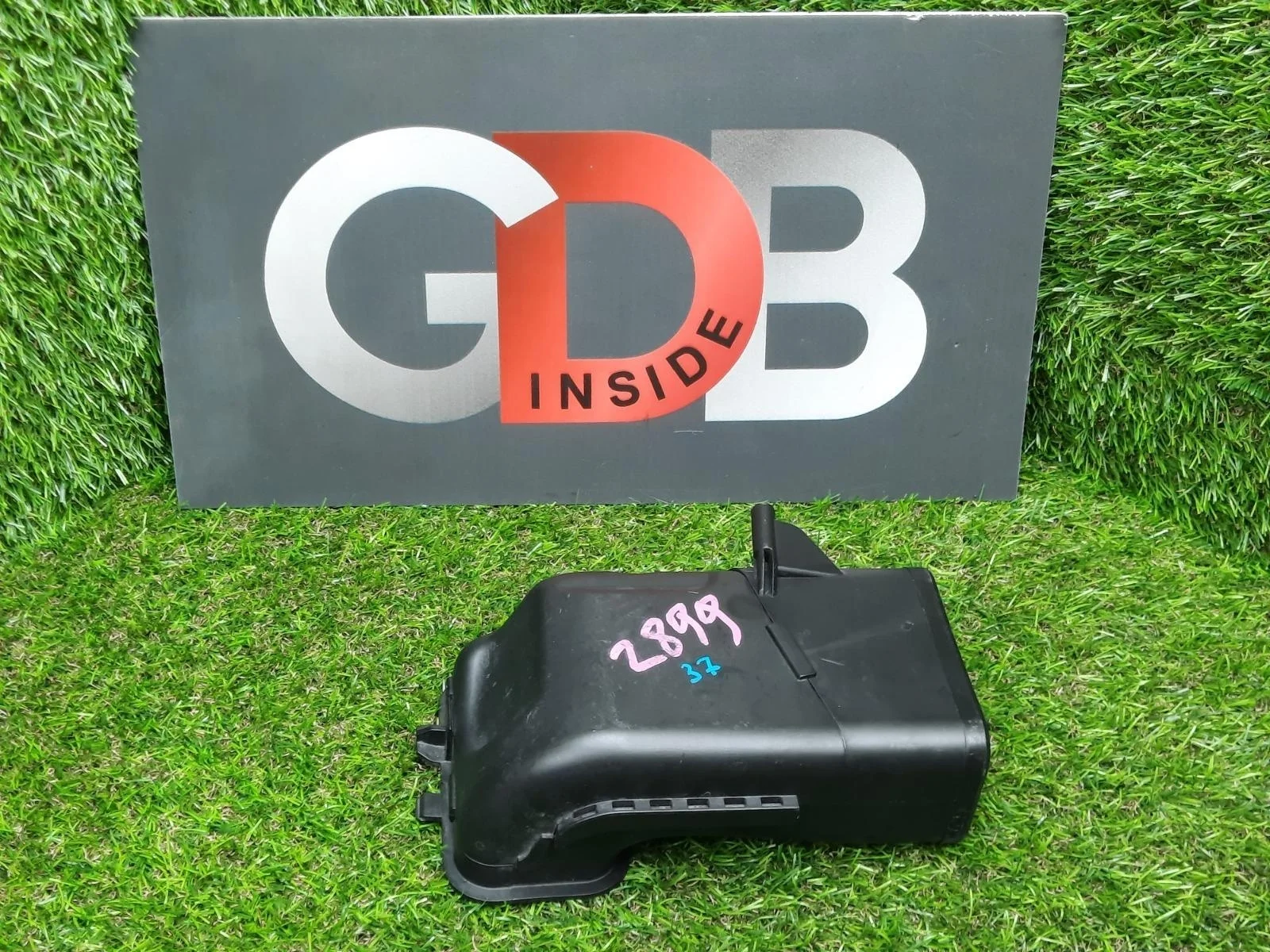 Воздухозаборник BMW 5 series 09.03.2010 13717577471 F10 N52B30A, передний