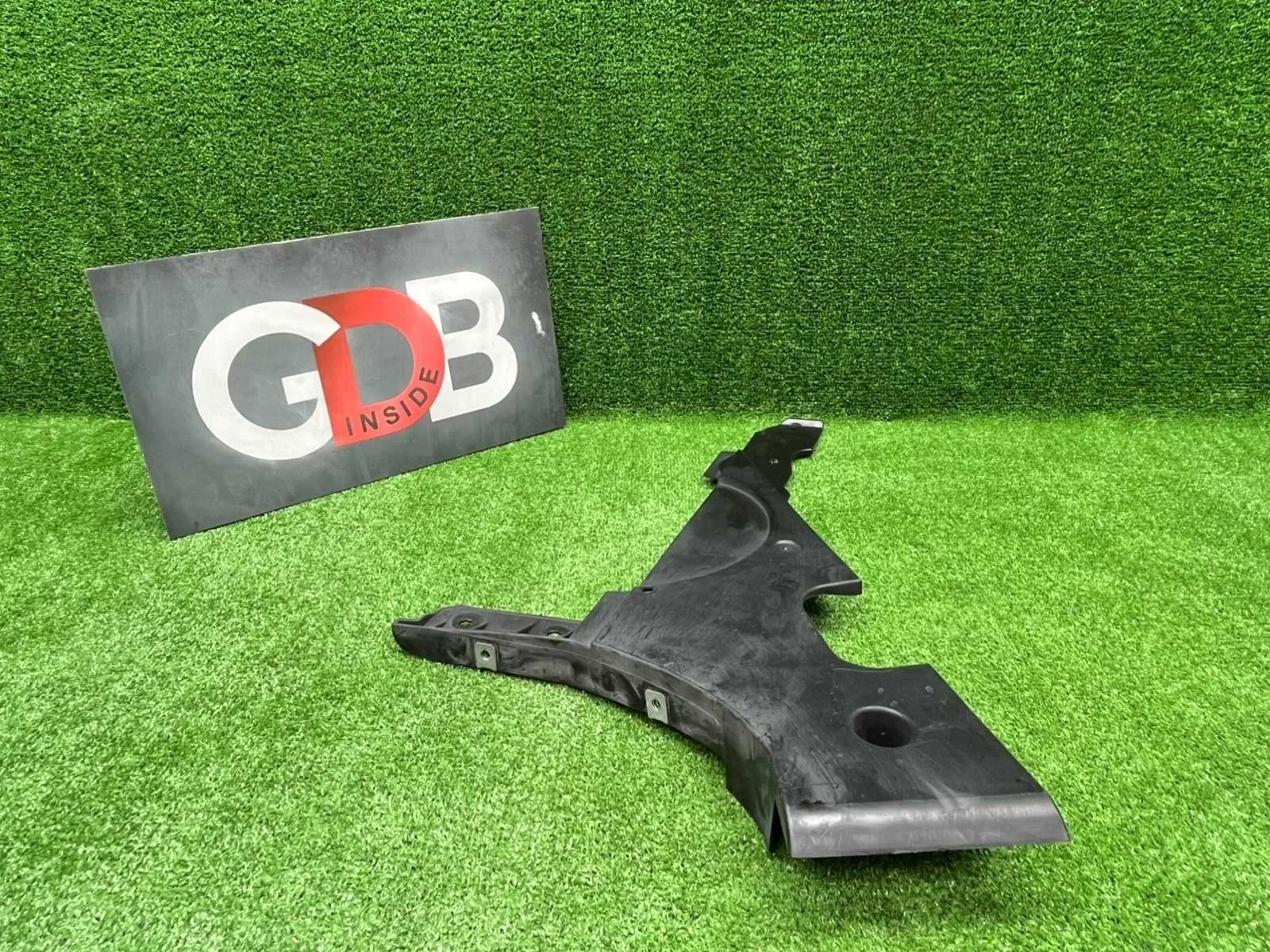 Защита топливного бака BMW 5 series 10.05.2010 51757186722 F10 N52B30A, задняя правая