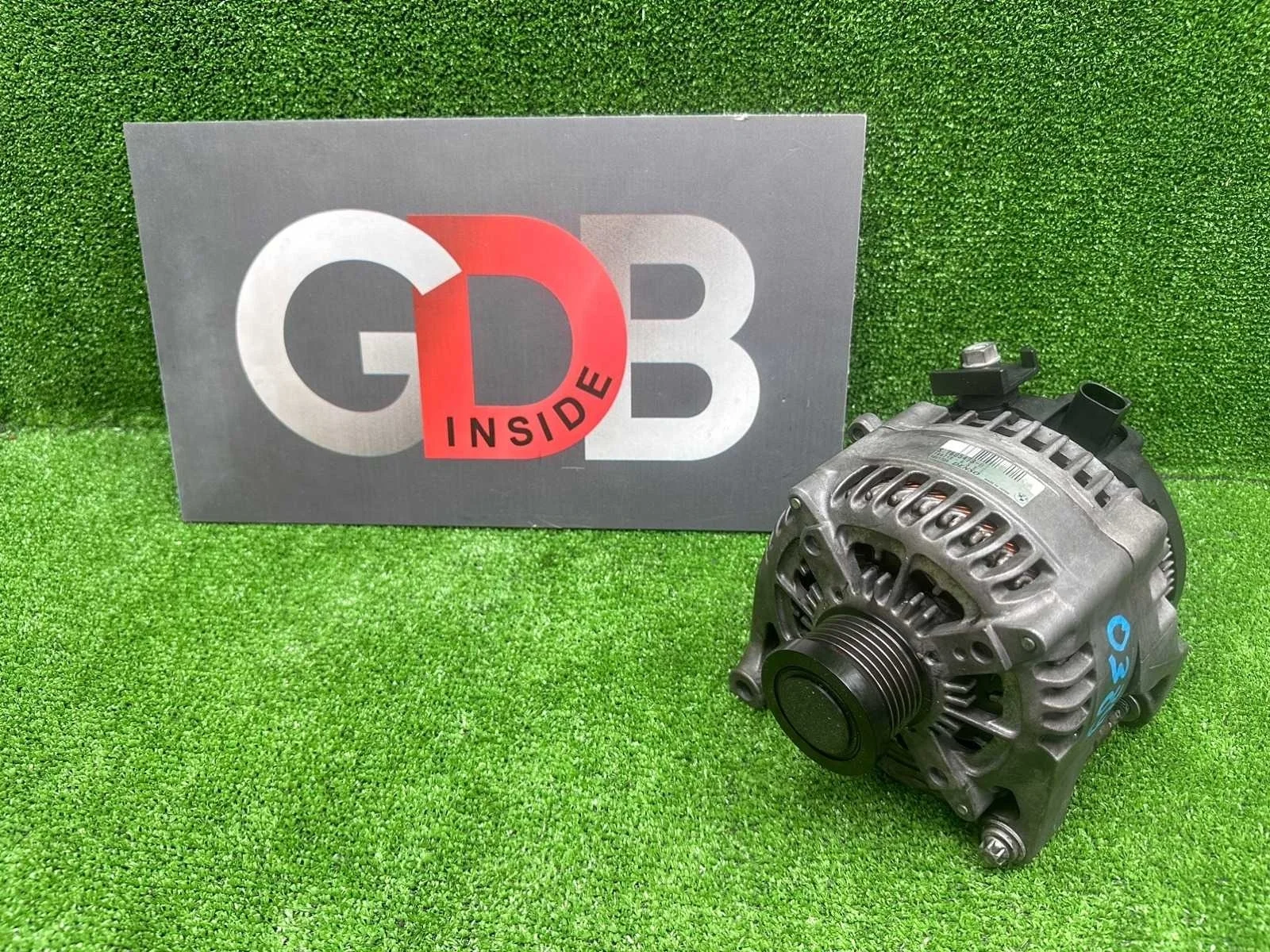 Генератор BMW 3 series 06.08.2013 12317605478 F30 N20B20B